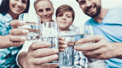 فوائد شرب الماء بعد امتلاء الجسم باللحوم، خلال عيد الأضحى