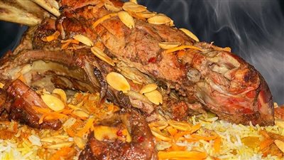  طريقة عمل الأرز البخاري مع كتف الخروف المشوي