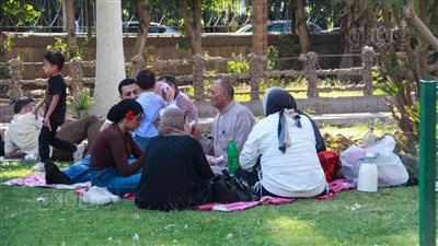 العائلات تتصدر المشهد، إقبال كبير على جنينة الأسماك في ثالث أيام العيد (صور)