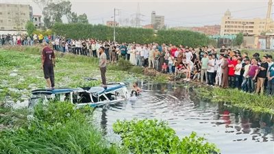 مصرع وإصابة 8 أشخاص إثر سقوط ميكروباص في ترعة بالدقهلية (صور)