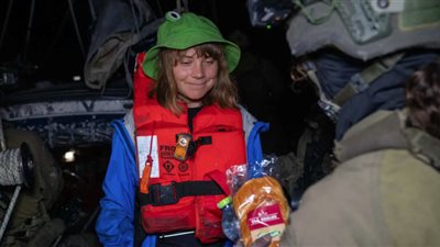 قوات الاحتلال تبدأ التحقيق مع نشطاء سفينة مادلين في قاعدة أسدود (فيديو)