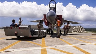 انفجار بقاعدة كادينا الجوية الأمريكية في اليابان وأنباء عن إصابات