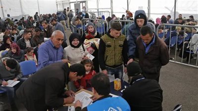 مفوضية اللاجئين تعلن وقف الدعم الاستشفائي والنقدي والتعليم للنازحين السوريين في لبنان