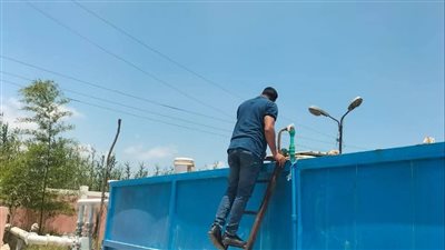 سحب عينات من محطات المياه وحمامات السباحة ووحدات الغسيل الكلوي لحماية الصحة (صور) 