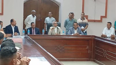  تسليم 22 ماكينة خياطة وشنطة أدوات صيانة لأوائل دورات مديرية العمل بالوادي الجديد