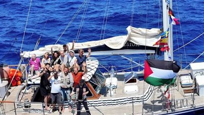 8 نشطاء بالسفينة مادلين يرفضون توقيع إجراءات الترحيل 