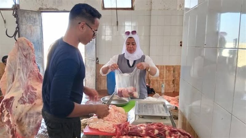 توزيع اللحوم على
