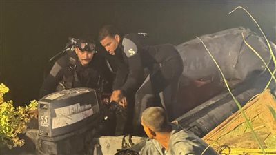 مدير أمن أسيوط ينتقل إلى موقع انقلاب تروسيكل يقل 17 شخصا في نهر النيل والبحث عن مفقودين (صور) 