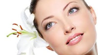 قناع الدقيق لتنظيف مسام البشرة بعمق وتفتيحها 