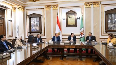 رئيس جامعة القاهرة يشدد على ضرورة الالتزام بأصول البحث العلمي