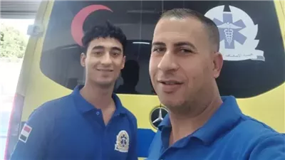 مسعفان ينقذان حياة شاب ويسلمان شيكات بنصف مليون جنيه لأهله بالجيزة 