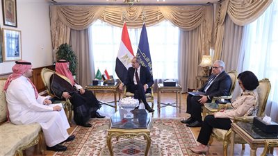 وزير الاتصالات يبحث مع السفير السعودي تعزيز التعاون المشترك 