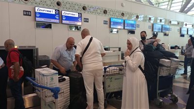السياحة تبدأ موسم عودة الحجاج، البداية بـ 28 رحلة جوية لعودة أكثر من 2200 حاجا، طوارئ بمطار القاهرة لضمان انسيابية التشغيل وسرعة إنهاء الإجراءات، 13 لجنة لتقديم التسهيلات اللازمة