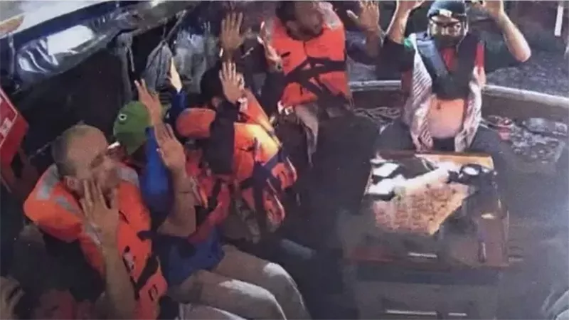 نشطاء السفينة مادلين،