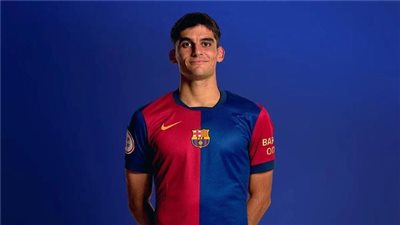 منافسة إنجليزية على ضم مدافع برشلونة 