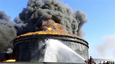 مصرع 3 أشخاص في حريق خزان ميثانول بميناء بوشهر الإيراني 