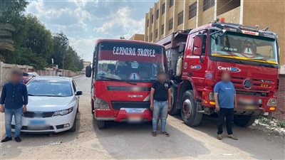 ضبط 3 سيارات تسير عكس الاتجاه بطريق المنصورة – كفر شكر 