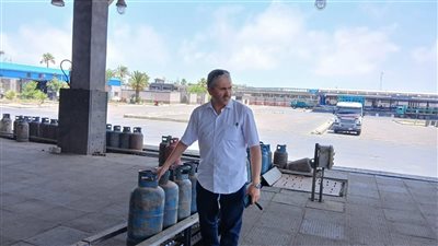 وكيل تموين الإسكندرية يتفقد محطات تعبئة البوتاجاز بالمكس وكيرو جاز لضمان توافر الأسطوانات