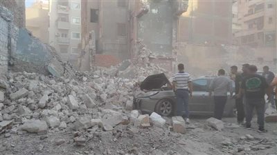 انهيار عقار مكون من 3 طوابق بالمنيا (صور) 