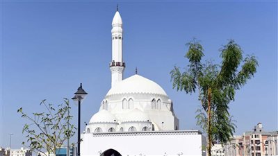 ما حكم زيارة مسجد الجمعة في المدينة المنورة وما فضله؟ 