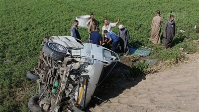إصابة 10 أشخاص في انقلاب ميكروباص بالمنيا (صور) 