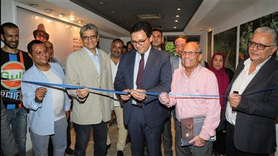 وزير الثقافة يفتتح المعرض الاستعادي للراحل أشرف الحادي (صور)