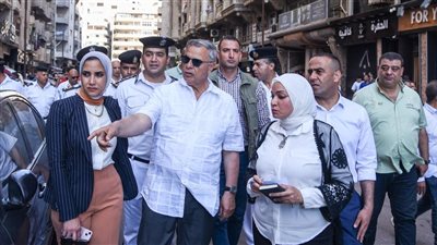 محافظ الإسكندرية يتفقد شارع أطلس ويوجه بإغلاق منشآت غير مرخصة 