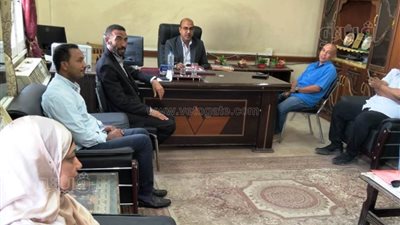 تكريم مسئول خدمة المواطنين بمديرية العمل في أسوان (صور)