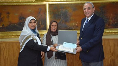 محافظ الغربية يكرم الأمهات المثاليات، ويؤكد: المرأة المصرية ركيزة لبناء الوطن
