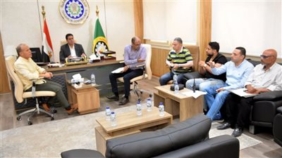 نائب محافظ الدقهلية يناقش أعمال إنارة طريق رافد جمصة (صور)