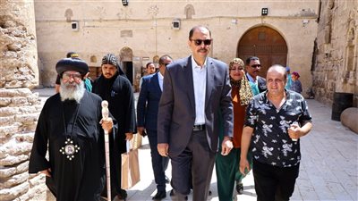 محافظ سوهاج يتفقد الأماكن الأثرية بنجع الدير (صور)