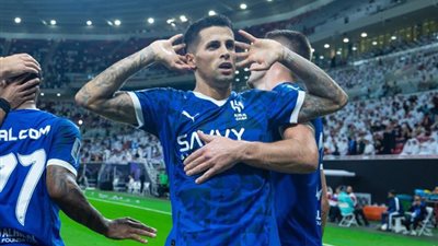 لاعب الهلال السعودي يتحدث عن صعوبة مواجهة ريال مدريد (فيديو)