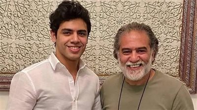 يخلق من الشبه أربعين، أول تعليق للشاب صاحب الصورة المتداولة مع محسن محي الدين (فيديو)