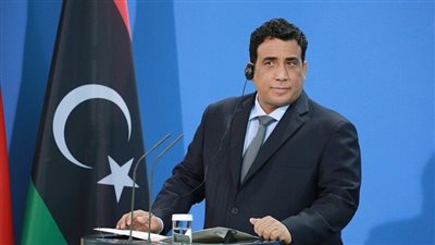  المنفي يصدر قرارا بحظر المظاهر المسلحة في طرابلس ويكلف الشرطة بفرض الأمن