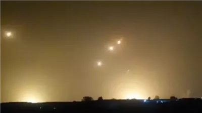 إذاعة جيش الاحتلال الإسرائيلي: تل أبيب نفذت عمليتها في حي يقيم فيه كبار قادة الحرس الثوري الإيراني