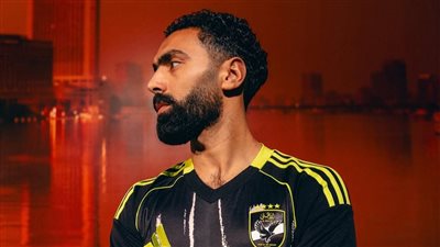 الإعلان عن قميص الأهلي الثاني (صور)