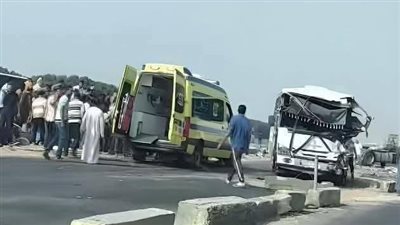 تصادم مروع بين أتوبيس وتريلا على الطريق الإقليمي وسقوط عدد من المصابين