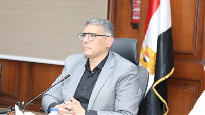محافظ الجيزة يوجه بصرف تعويضات لأسر ضحايا حادث سقوط مدخنة مصنع الطوب بالصف