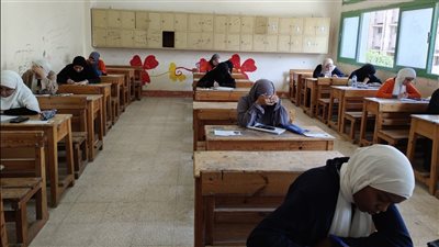 73 ألف طالب بالثانوية الأزهرية يؤدون امتحان الفيزياء غدًا 