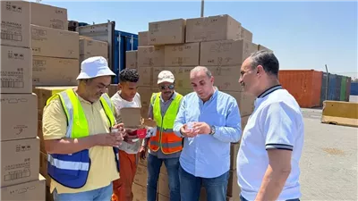 استمرار العمل بميناء السويس اليوم الجمعة لتقليل زمن الإفراج الجمركي (صور)