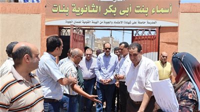 محافظ سوهاج يتفقد تجهيزات لجان امتحانات الثانوية العامة واستراحات الملاحظين