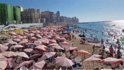 شواطئ الإسكندرية كاملة العدد وزحام بشرق المحافظة 
