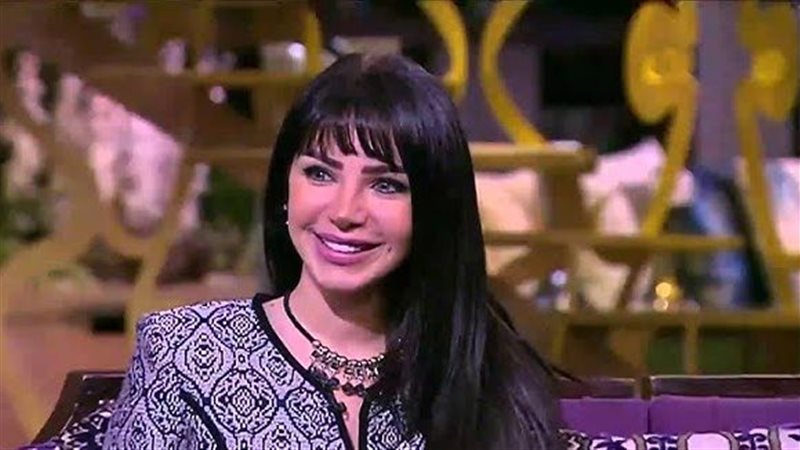 المؤلفة إنجي علاء،