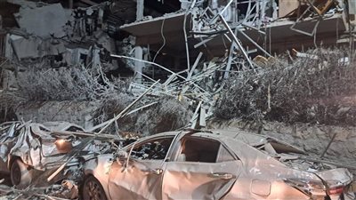 مقتل إسرائيلي وإصابة 20 آخرين وعشرات العالقين داخل مبان في سادس هجوم صاروخي إيراني