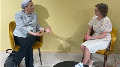 وزيرة البيئة تبحث مع مفوض الاتحاد الأوروبي تطورات مفاوضات معاهدة التلوث البلاستيكي