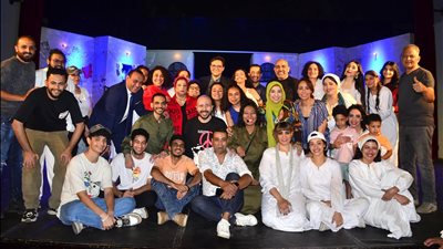 وزير الثقافة يشهد عرض 