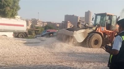 فتح طريق المنصورة - ميت غمر بعد إزالة آثار انقلاب سيارة محملة بالزيت 