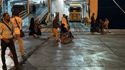 وصول 306 حجاج و7 باصات إلى ميناء نويبع البحري 