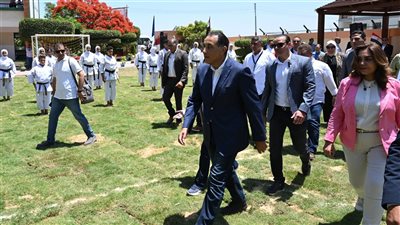 تحب تدخلها حتى في الإجازة، مدبولي يتفقد الأنشطة الصيفية الكاراتية والكورال بمدرسة رزق درويش (صور) 