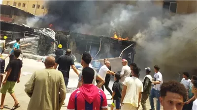 السيطرة على حريق نشب داخل مصنع دعاية وإعلان بالقليوبية